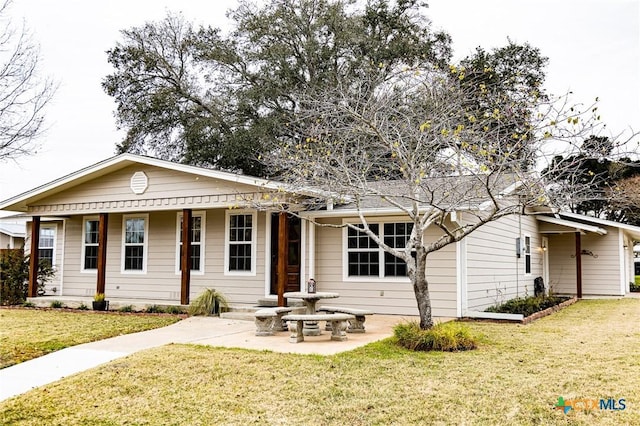 view of front of property featuring a front lawn and a patio area