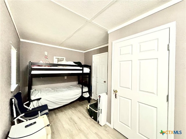 101 N 13th St, Seadrift, TX 77983 - bedroom featuring wood finished floors, crown molding, and a textured ceiling