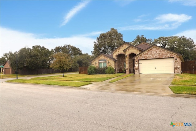 view of front of home featuring a front lawn and a garage