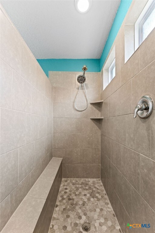 31682 Nimbus Dr, Bulverde, TX 78163 - full bathroom with tiled shower