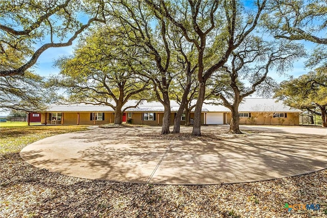 13755 N Lone Star Pkwy, Valley Mills, TX 76689 - ranch-style home with metal roof, curved driveway, and a garage
