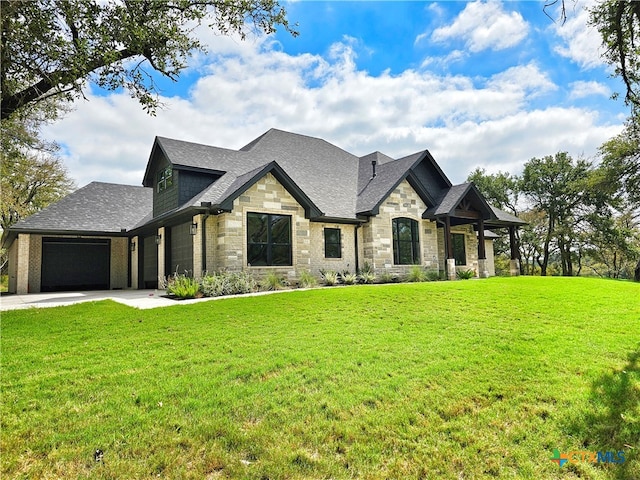 view of front facade featuring a garage and a front yard