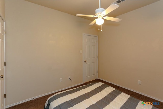 unfurnished bedroom featuring baseboards, carpet, and a ceiling fan