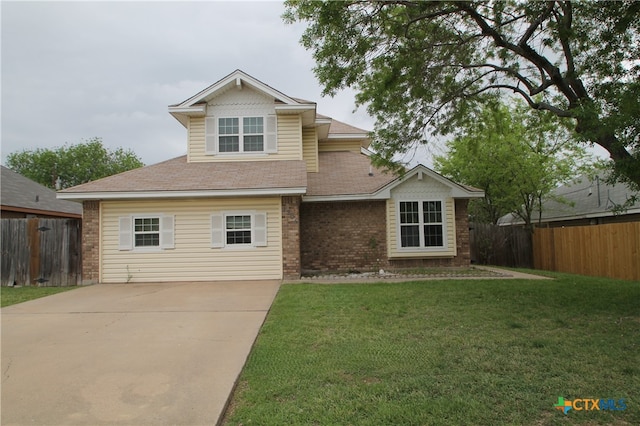 view of front facade featuring a front yard