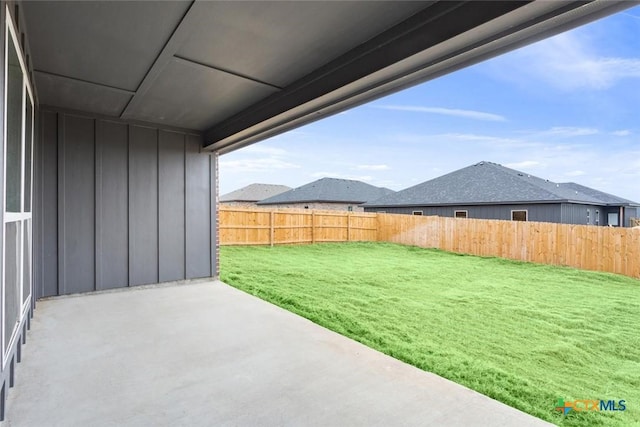 view of yard featuring a patio area