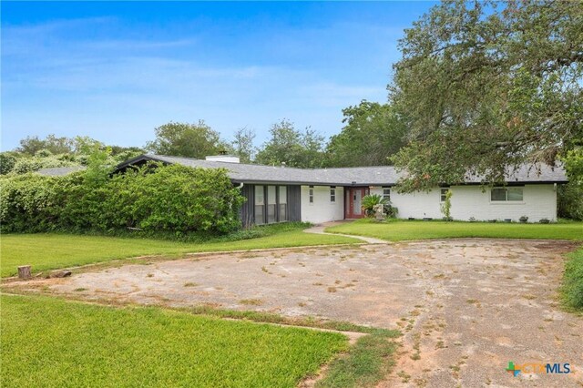 1223 N Sarah Dewitt Dr, Gonzales, TX 78629 - ranch-style home with a front yard