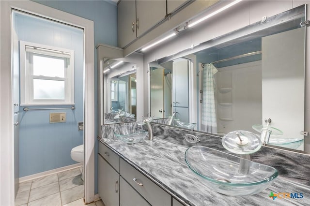 1223 N Sarah Dewitt Dr, Gonzales, TX 78629 - bathroom featuring toilet, baseboards, vanity, and a shower with shower curtain