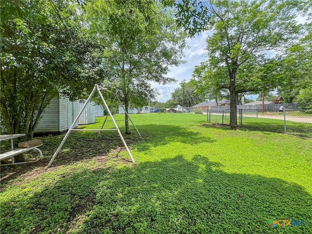 1412 N Beal St, Belton, TX 76513 - view of yard