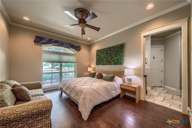 bedroom with baseboards, ceiling fan, dark wood-style flooring, crown molding, and recessed lighting