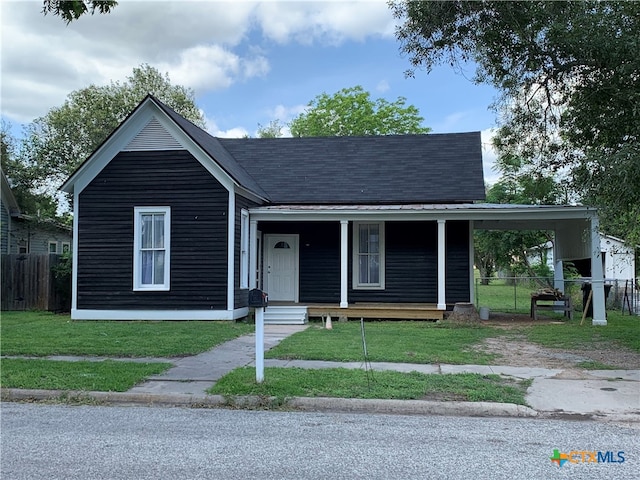 view of front of property with a front lawn