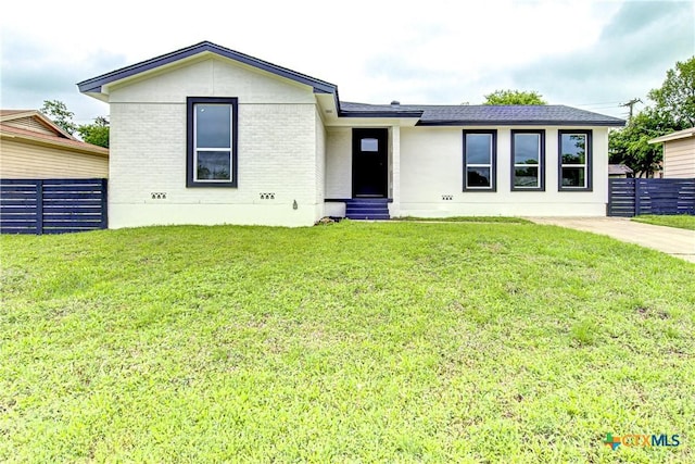 3104 Zephyr Rd, Killeen, TX 76543 - empty room featuring wood finished floors, baseboards, and a ceiling fan
