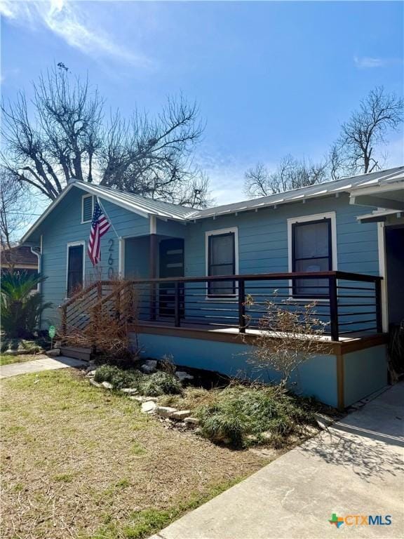 view of front of home featuring covered porch