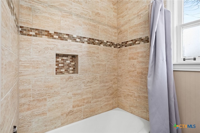 full bathroom featuring shower / tub combo with curtain