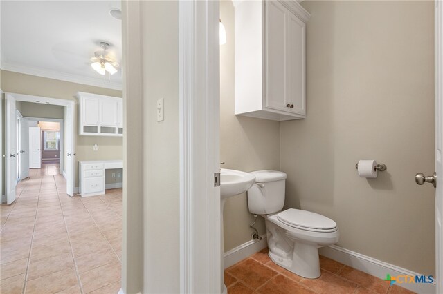 bathroom featuring toilet, ceiling fan, tile patterned floors, and ornamental molding