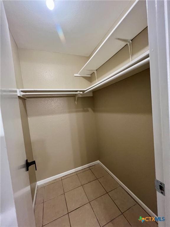 spacious closet featuring light tile patterned floors