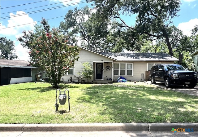 single story home featuring a front lawn