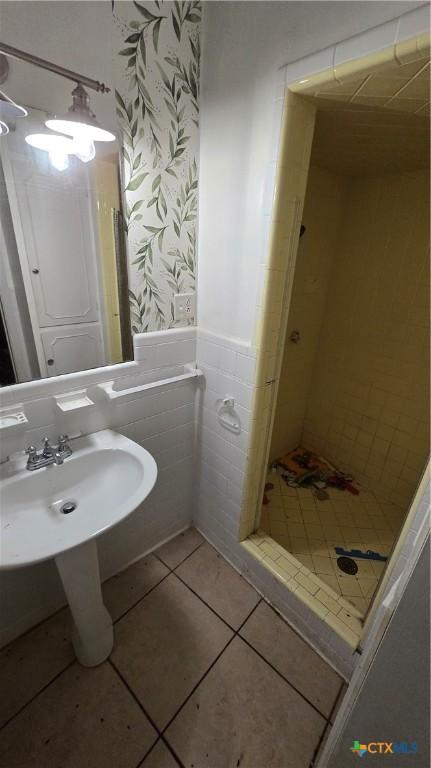 4002 El Capitan Dr, Temple, TX 76502 - bathroom with tile patterned floors and a shower stall
