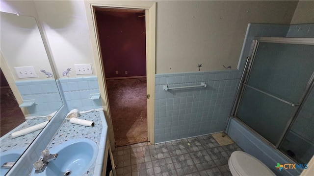 4002 El Capitan Dr, Temple, TX 76502 - bathroom featuring tile walls, vanity, toilet, a wainscoted wall, and tile patterned floors