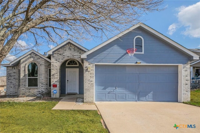 view of front facade featuring a garage and a front lawn