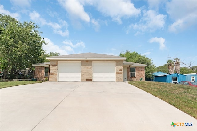 view of front of home featuring a garage and a front yard