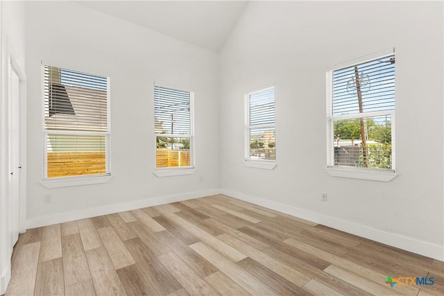 324 Idaho St, San Antonio, TX 78203 - unfurnished room featuring light wood-style flooring, lofted ceiling, and baseboards