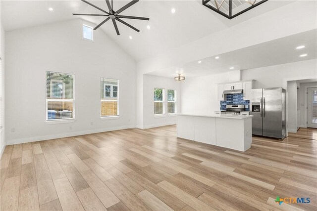 324 Idaho St, San Antonio, TX 78203 - unfurnished living room with high vaulted ceiling, a ceiling fan, light wood-style flooring, recessed lighting, and baseboards