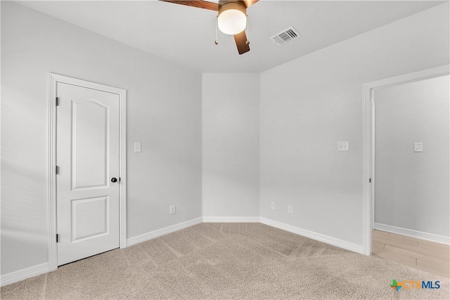 carpeted empty room featuring ceiling fan