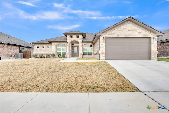 view of front of home featuring a front yard and a garage