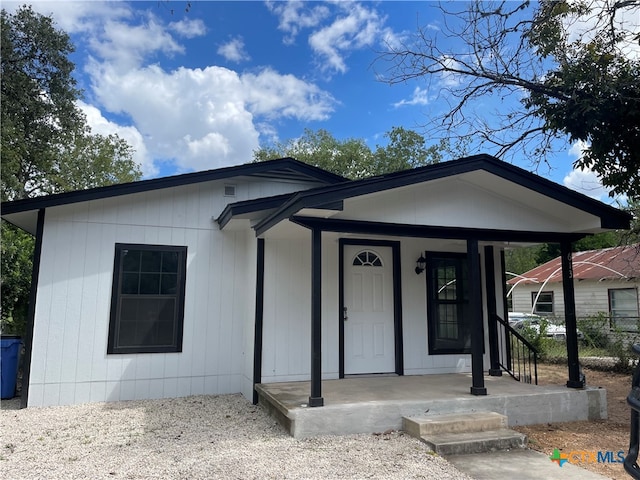 view of front of property featuring a porch