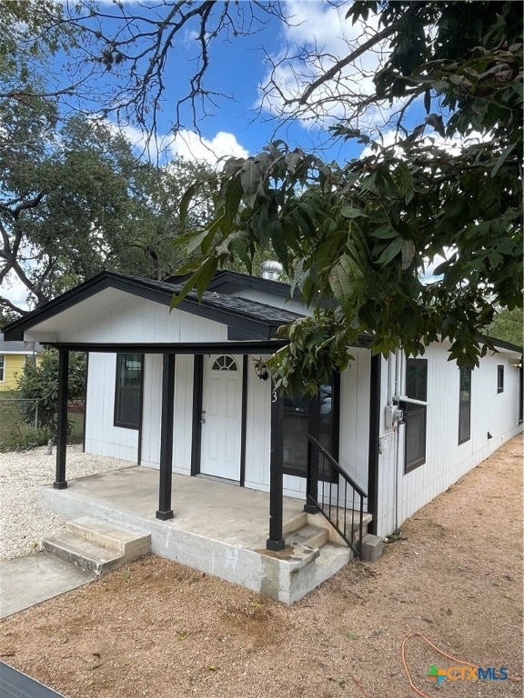 view of front of house featuring covered porch