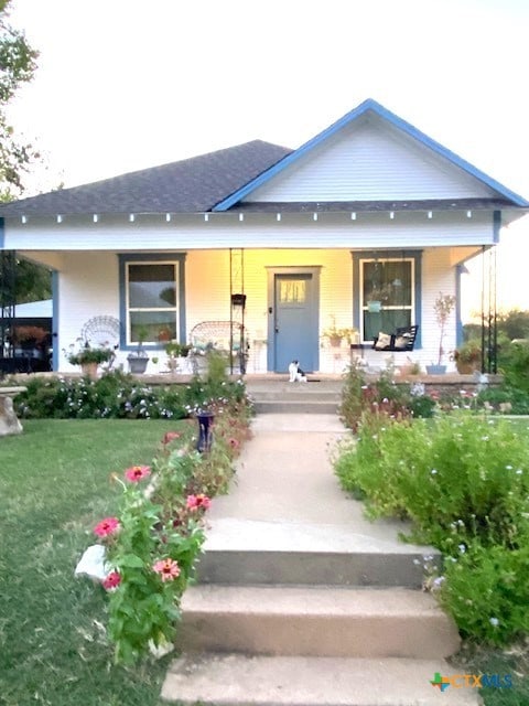 view of front of property with a front lawn