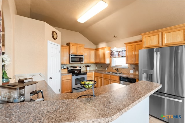 kitchen with sink, stainless steel appliances, backsplash, decorative light fixtures, and lofted ceiling