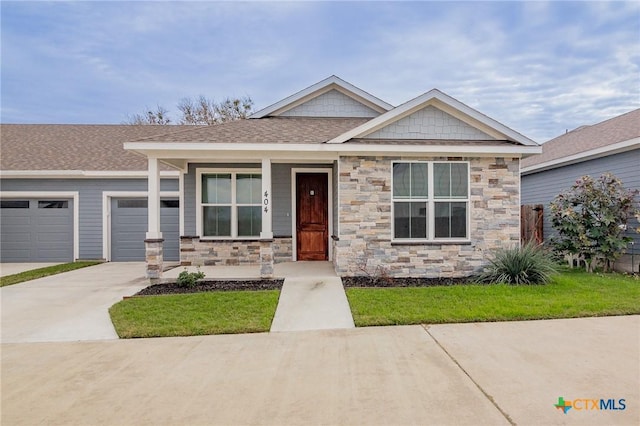 view of front of home featuring a garage and a front yard