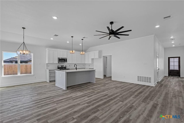 kitchen featuring white cabinetry, a center island with sink, stainless steel appliances, and light wood-type flooring