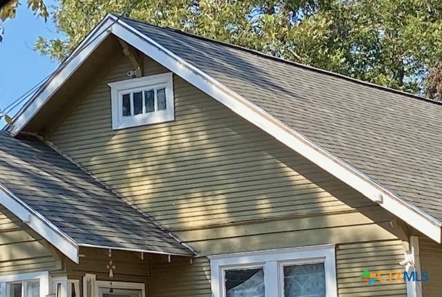 409 E Hochheim St, Yoakum, TX 77995 - view of home's exterior featuring a shingled roof