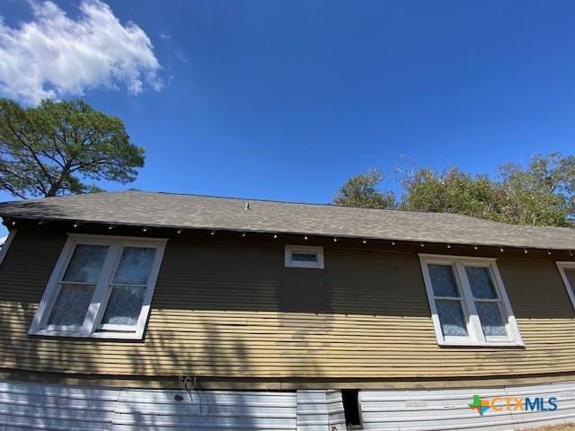 409 E Hochheim St, Yoakum, TX 77995 - view of property exterior