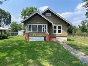 409 E Hochheim St, Yoakum, TX 77995 - view of front facade