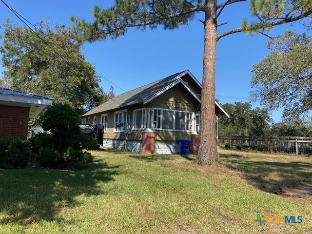 409 E Hochheim St, Yoakum, TX 77995 - view of back of property