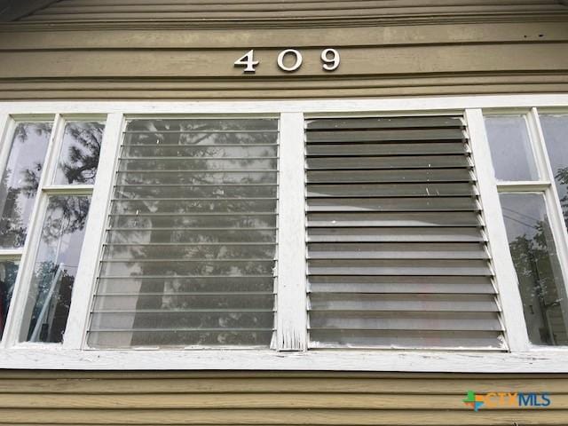 409 E Hochheim St, Yoakum, TX 77995 - exterior view