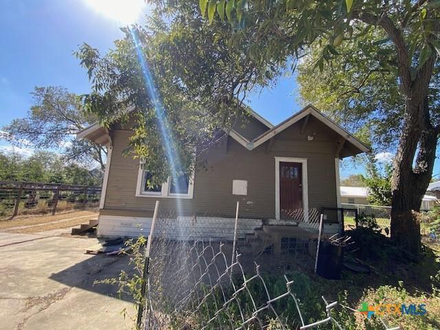 409 E Hochheim St, Yoakum, TX 77995 - view of front of house