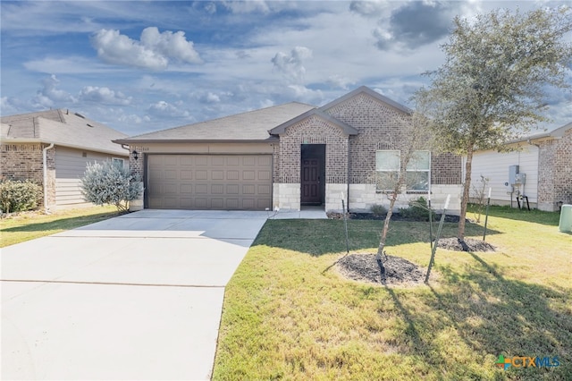 ranch-style house featuring a front lawn and a garage