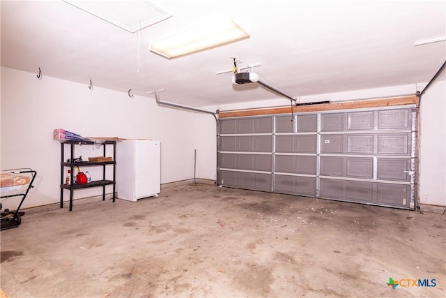 212 Oak Ridge Dr, Nolanville, TX 76559 - garage featuring a garage door opener