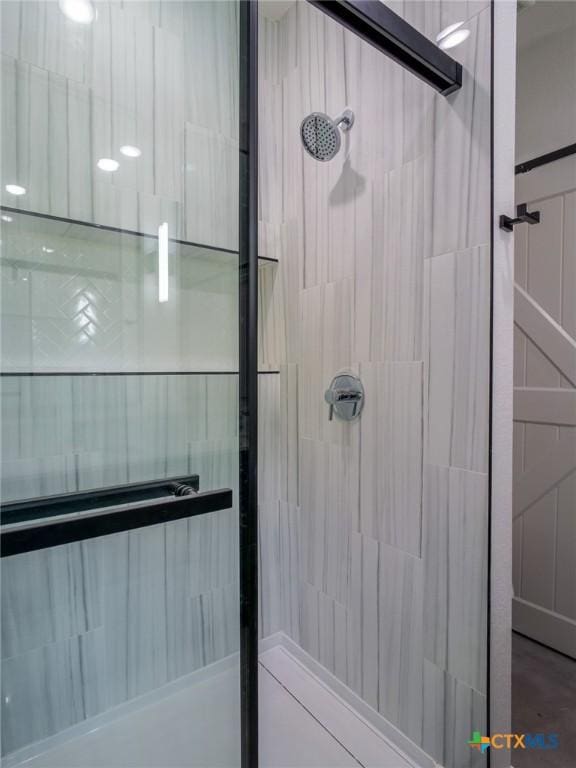 307 Cedarhill Dr, Granite Shoals, TX 78654 - bathroom featuring tiled shower