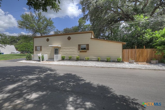 332 W Klein St, Seguin, TX 78155 - view of front of property