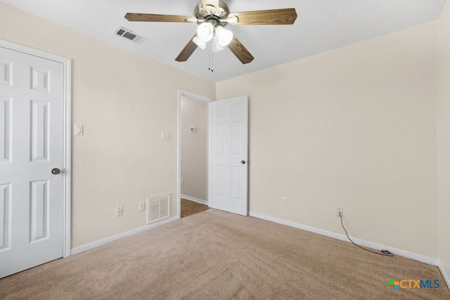 unfurnished room featuring ceiling fan and carpet flooring