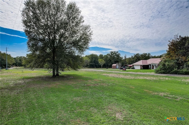 1495 Makinson Rd, La Grange, TX 78963 - view of grassy yard with driveway and an attached garage