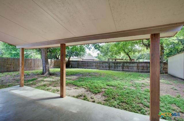 view of yard featuring a patio area