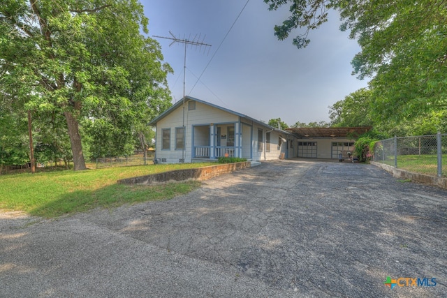 view of front of property featuring covered porch