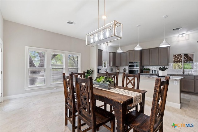 208 W 5th St, Lampasas, TX 76550 - dining space featuring light tile patterned floors and baseboards