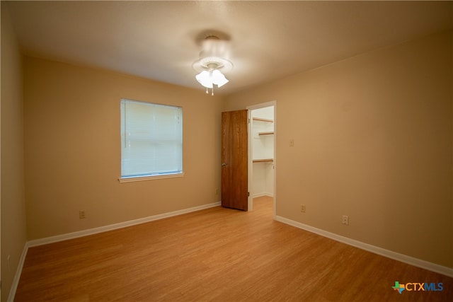 empty room featuring light wood-type flooring and ceiling fan